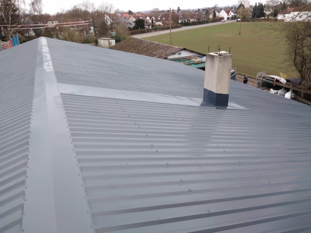 Neue Dacheindeckung nach Sanierung
