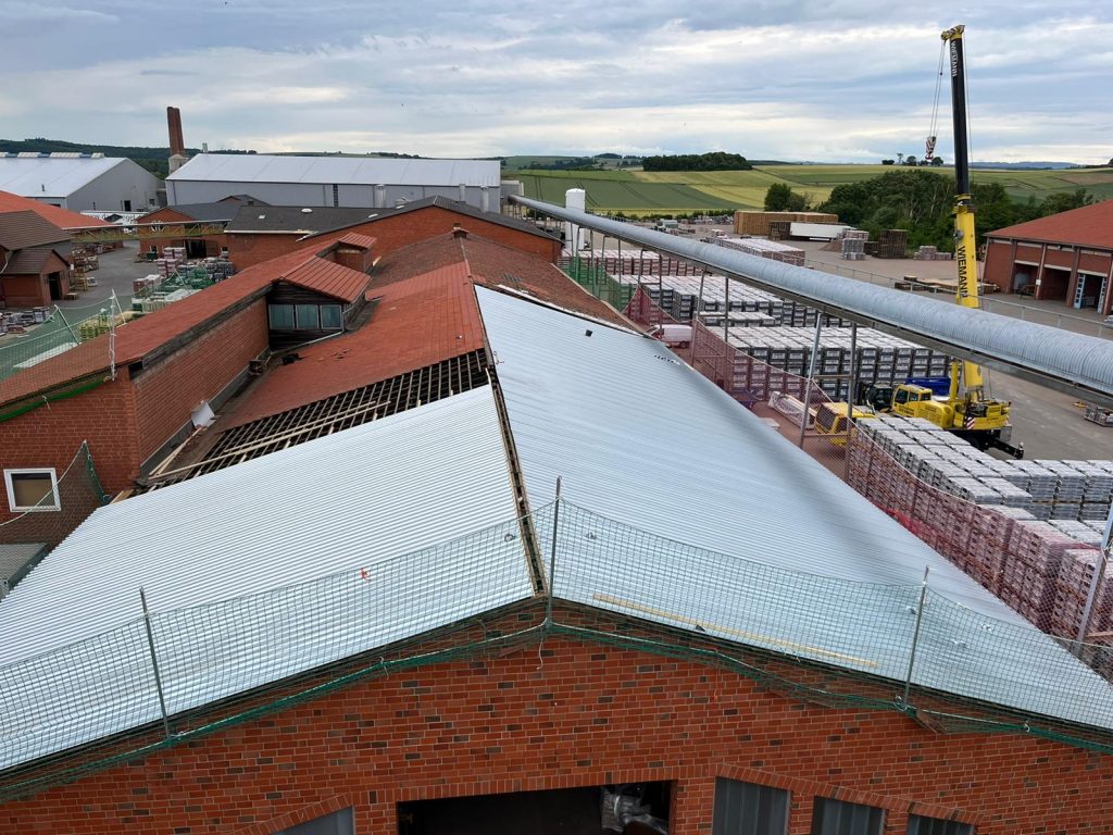 Dachsanierung mit Photovoltaik-Anlage