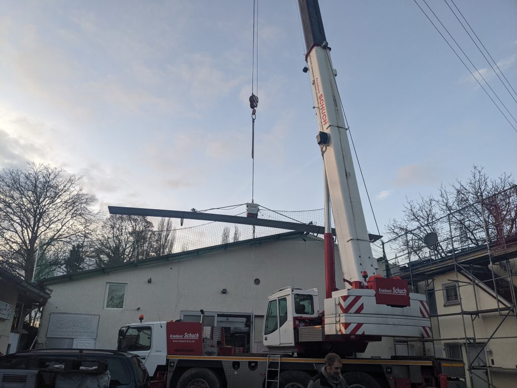 Installation von Trapezblechen mit modernster Technik